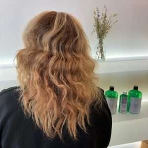 pelo roto y quebradizo